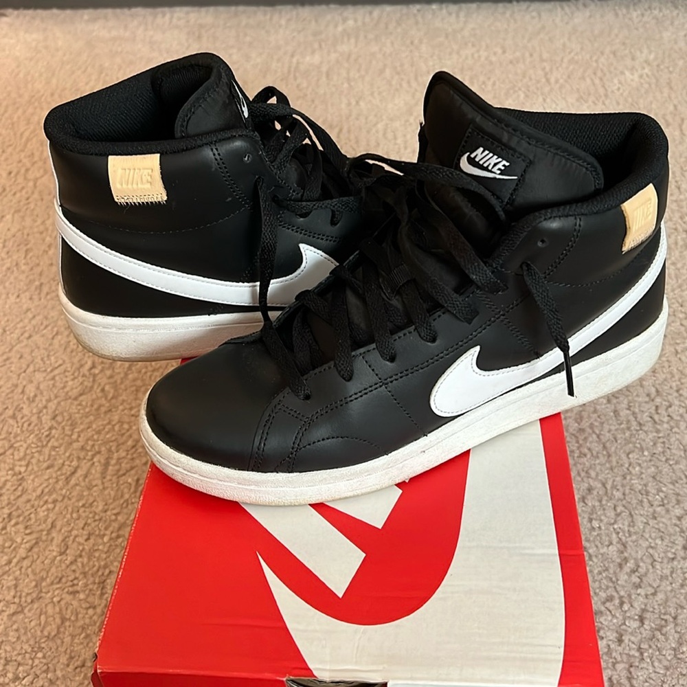 Nike Court Royale 2 Size 9